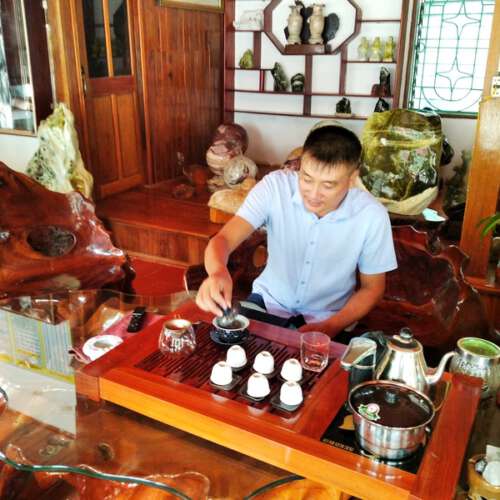 Degustacja herbaty u plantatora, gmina Suối Giàng, prowincja Yên Bái